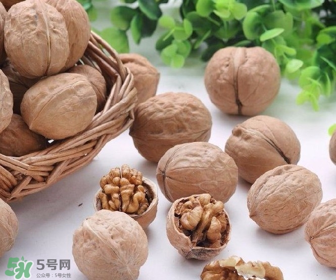 核桃磨成粉還有營養(yǎng)嗎？核桃粉和核桃哪個更好？