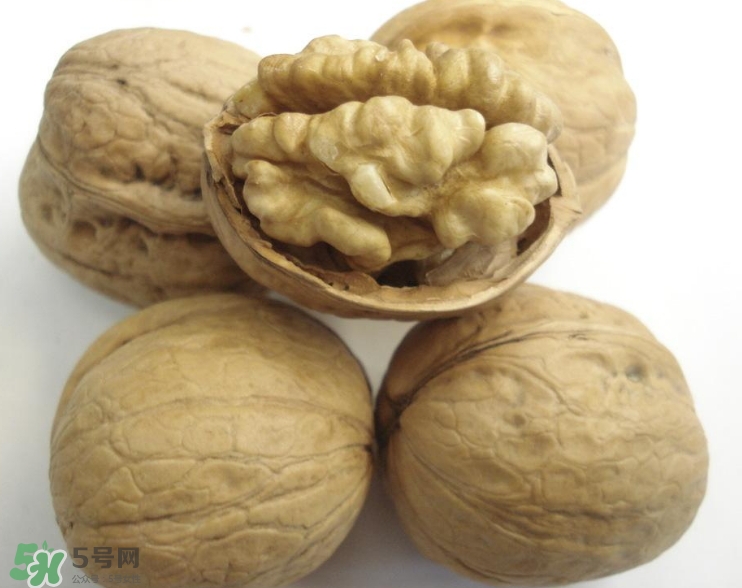 核桃什么時(shí)候吃最好？核桃一次吃多少為宜？