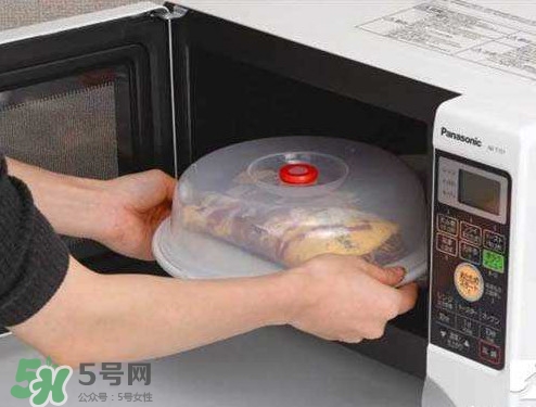 微波爐加熱食物致癌嗎？微波爐加熱食物要蓋蓋子嗎