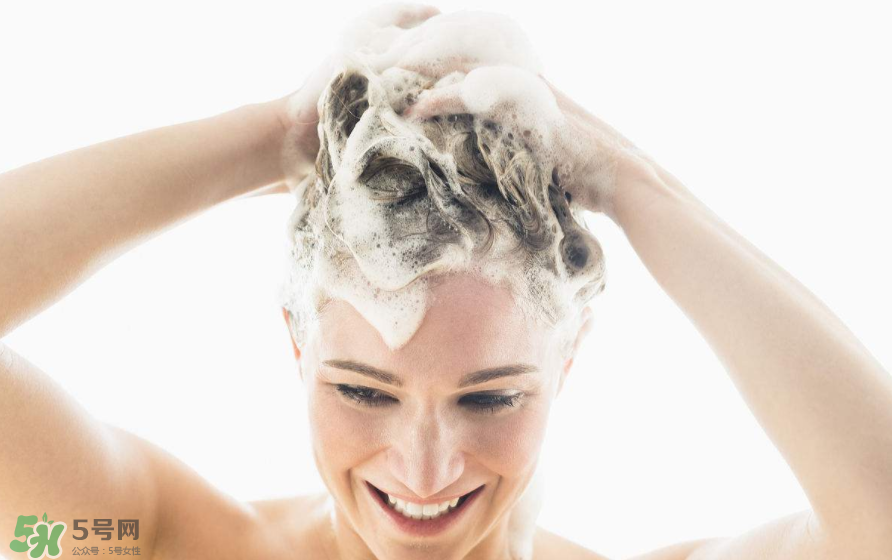 先用護發(fā)素還是洗發(fā)水？好用的洗發(fā)水護發(fā)素推薦