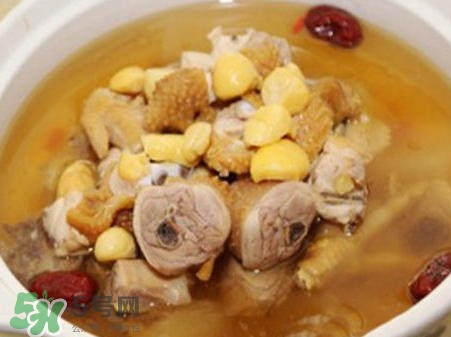 板栗煲雞湯的營(yíng)養(yǎng)價(jià)值_板栗煲雞湯的功效與作用 板栗煲雞湯的營(yíng)養(yǎng)價(jià)值_板栗煲雞湯的功效與作用