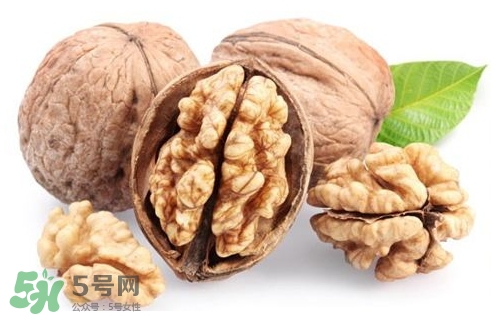 青皮核桃和干核桃哪個(gè)營(yíng)養(yǎng)高？有什么區(qū)別？