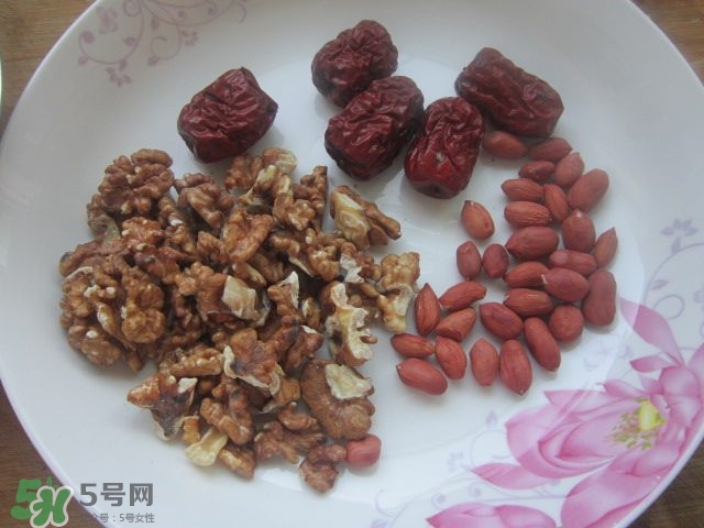 核桃可以和黃豆一起打豆?jié){嗎？核桃和什么一起打豆?jié){好？