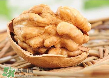 核桃磨成粉還有營養(yǎng)嗎？核桃粉和核桃哪個更好？