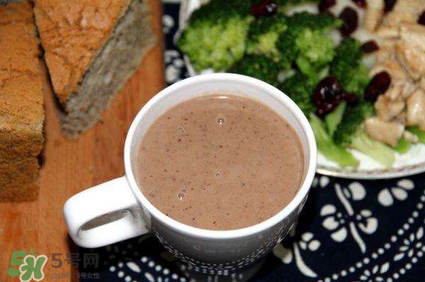 核桃打豆?jié){營養(yǎng)會流失嗎？核桃和什么一起打豆?jié){？