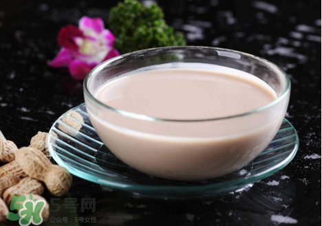 核桃打豆?jié){營養(yǎng)會流失嗎？核桃和什么一起打豆?jié){？