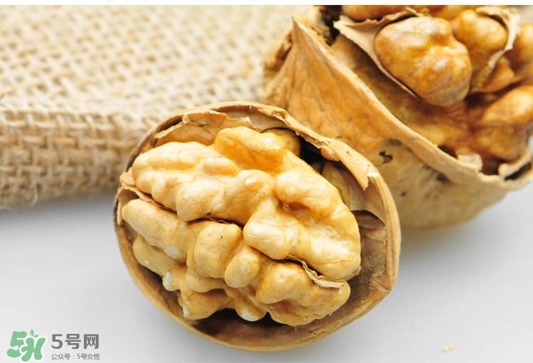 核桃可以空腹吃嗎？核桃飯前吃好還是飯后吃好？