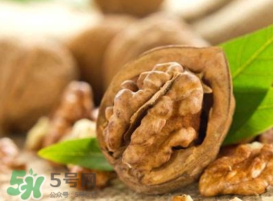 吃核桃對(duì)頭發(fā)有什么好處？為什么吃核桃對(duì)頭發(fā)生長(zhǎng)有好處？