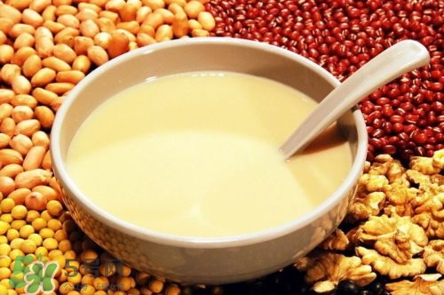 核桃打豆?jié){營養(yǎng)會流失嗎？核桃和什么一起打豆?jié){？