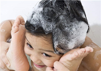 去屑洗發(fā)水真的能去屑嗎？自然晾干頭發(fā)好不好？