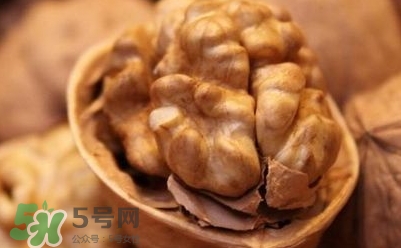 吃核桃對(duì)頭發(fā)有什么好處？為什么吃核桃對(duì)頭發(fā)生長(zhǎng)有好處？