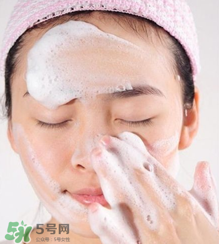 正確卸妝手法你做對(duì)了嗎？錯(cuò)誤卸妝手法須知