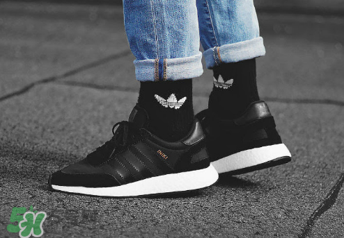 adidas iniki runner boost酷黑配色上腳效果怎么樣？