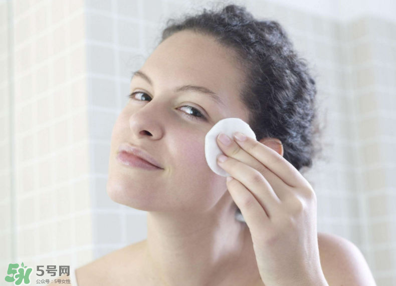 不同膚質(zhì)適合什么樣的卸妝產(chǎn)品？配合按摩會(huì)卸得更干凈嗎?