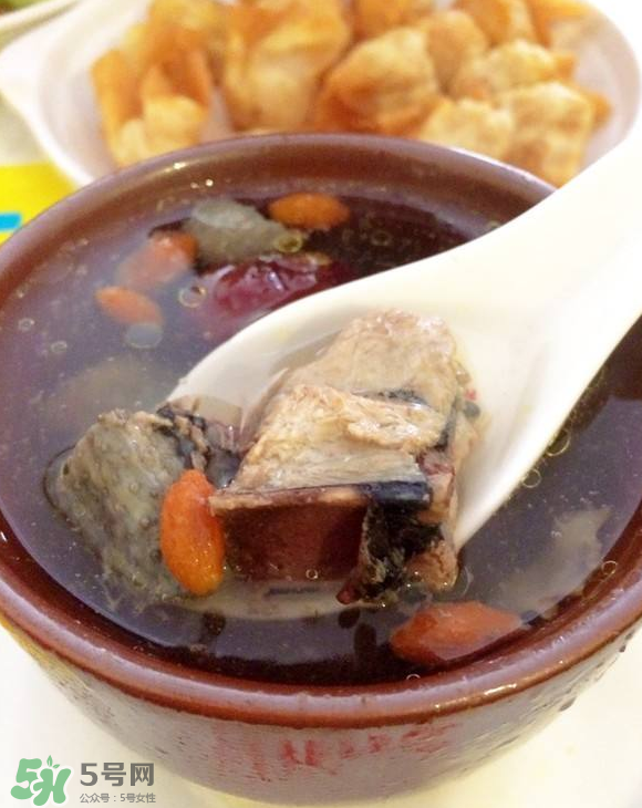 花旗參烏雞湯孕婦可以喝嗎？懷孕可以吃花旗參烏雞湯嗎？