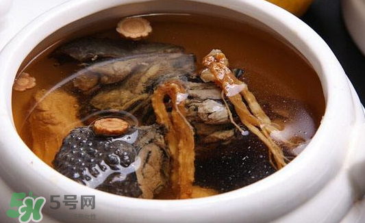 花旗參烏雞湯孕婦可以喝嗎？懷孕可以吃花旗參烏雞湯嗎？