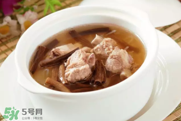 湯里的鈣鐵含量高不高？湯的蛋白質(zhì)多嗎？