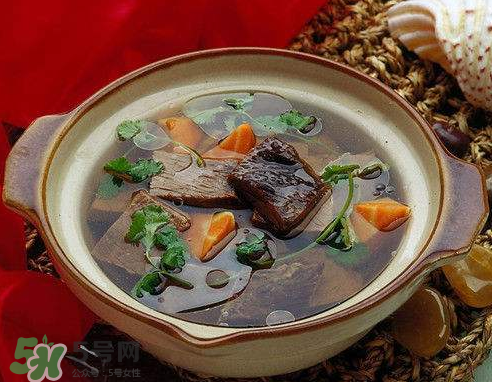 營養(yǎng)在湯里還是肉里？煲湯小訣竅