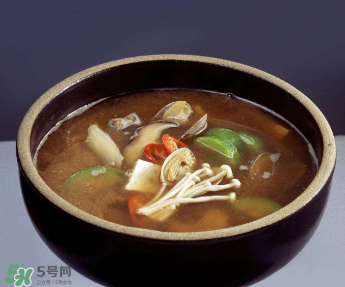 燉湯時(shí)間是不是越長越好？湯里營養(yǎng)多嗎？