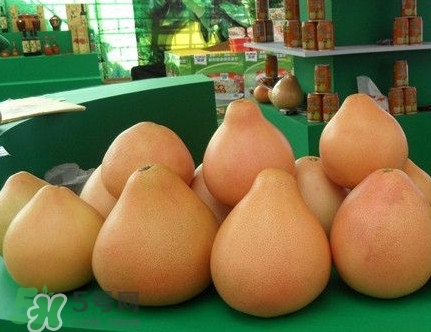 三紅蜜柚有什么功效？三紅蜜柚和金橙蜜柚哪個(gè)更好