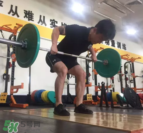 杠鈴劃船練哪里？杠鈴劃船重量怎么選？