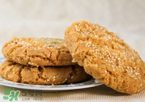 桃酥可以用花生油嗎 桃酥用什么油好吃 桃酥可以用花生油嗎 桃酥用什么油好吃