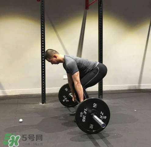 杠鈴劃船腰疼是什么原因？杠鈴劃船動(dòng)作要領(lǐng)