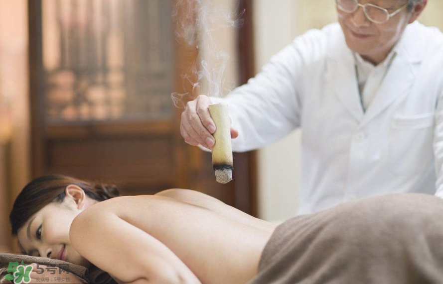 艾灸的時間多少為宜？艾灸后皮膚發(fā)癢是為什么？