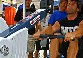 劃船機是練腹肌的嗎？劃船機的鍛煉方法