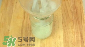 護發(fā)素能當柔順劑嗎？護發(fā)素當柔順劑好不好