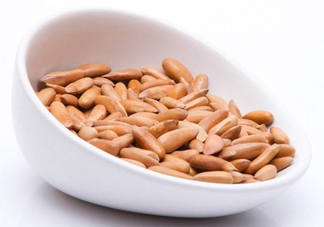 松子不能和什么一起吃？松子什么人不能吃