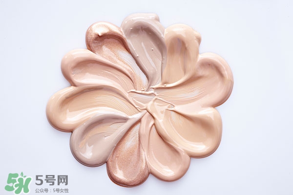 粉底液和氣墊哪個(gè)好用 粉底液和氣墊的區(qū)別 粉底液和氣墊哪個(gè)好用 粉底液和氣墊的區(qū)別