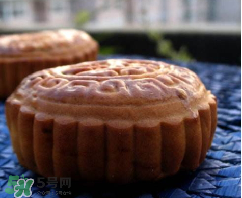 廣式月餅為什么會塌腰 廣式月餅塌餡的原因 廣式月餅為什么會塌腰 廣式月餅塌餡的原因