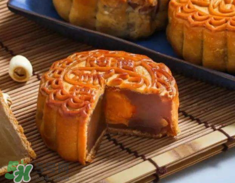 廣式月餅為什么會塌腰 廣式月餅塌餡的原因 廣式月餅為什么會塌腰 廣式月餅塌餡的原因