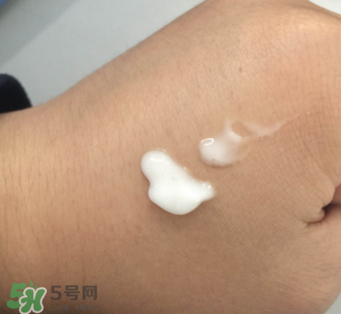 自然堂雪域乳液適合什么年紀的人使用