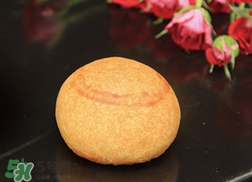 自來紅月餅好吃嗎 自來紅和自來白的區(qū)別 自來紅月餅好吃嗎 自來紅和自來白的區(qū)別