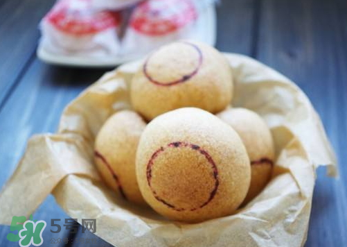 自來紅月餅好吃嗎 自來紅和自來白的區(qū)別 自來紅月餅好吃嗎 自來紅和自來白的區(qū)別