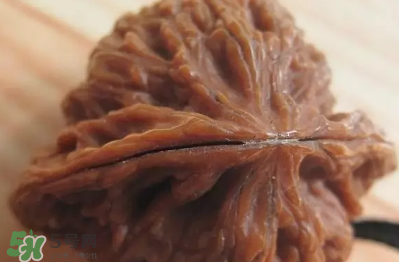 核桃開裂怎么辦？核桃為什么會開裂？