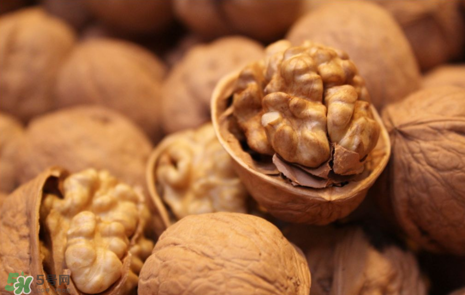 核桃的主要品類有哪些？怎樣正確吃核桃？