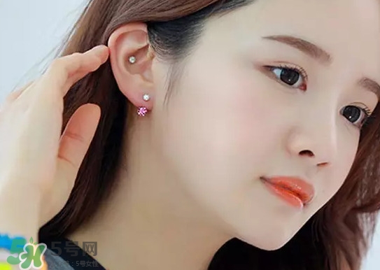 耳洞打什么位置好看？打耳洞痛不痛？
