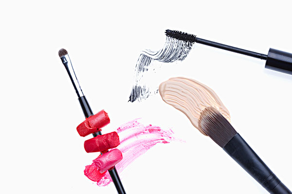 粉底液和隔離霜的區(qū)別 隔離霜和粉底液的區(qū)別 粉底液和隔離霜的區(qū)別 隔離霜和粉底液的區(qū)別