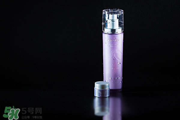 粉底液和乳液一樣的嗎 乳液和粉底液的區(qū)別 粉底液和乳液一樣的嗎 乳液和粉底液的區(qū)別