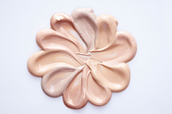 粉底液和隔離霜的區(qū)別 隔離霜和粉底液的區(qū)別 粉底液和隔離霜的區(qū)別 隔離霜和粉底液的區(qū)別