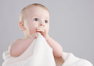 寶寶手指甲有白痕怎么回事？幼兒手指甲發(fā)白是缺鈣嗎