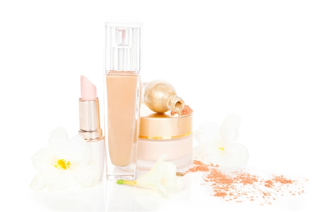 粉底液和散粉的區(qū)別 粉底液和散粉一起用嗎 粉底液和散粉的區(qū)別 粉底液和散粉一起用嗎