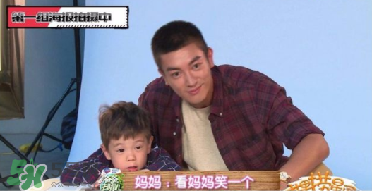 雙眼皮能搓出來嗎？霍思燕怎么幫嗯哼搓雙眼皮的？