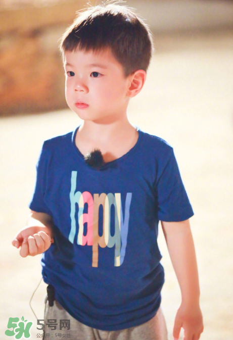 雙眼皮能搓出來嗎？霍思燕怎么幫嗯哼搓雙眼皮的？