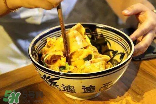 biangbiang面怎么寫？biangbiang面和油潑面的區(qū)別