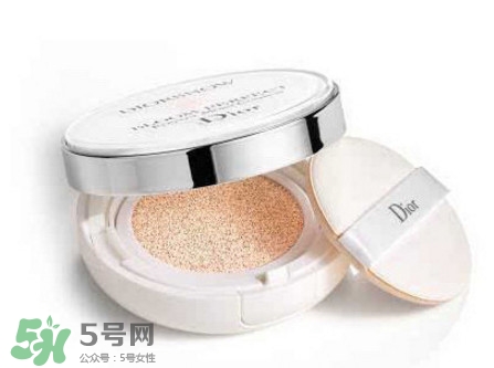 粉底液和cc霜同時(shí)用嗎 粉底液和cc霜的先后順序 粉底液和cc霜同時(shí)用嗎 粉底液和cc霜的先后順序