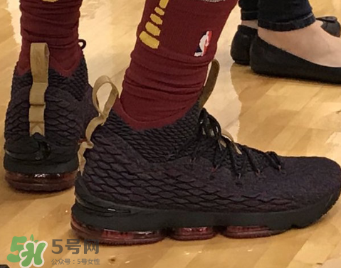 nike lebron 15 cavs實(shí)物什么樣？